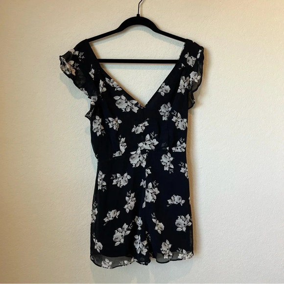 NWT Urban Outfitters Kimchi Blue Floral Ruffle sleeve romper - Picture 1 of 3